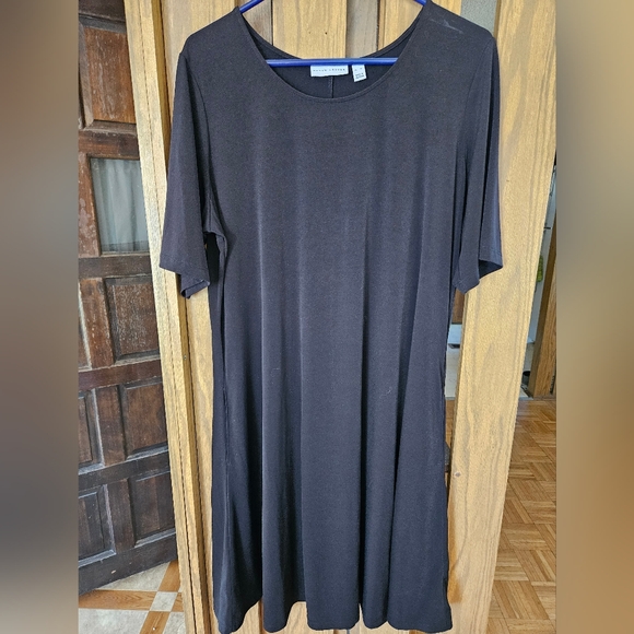Susan Graver Sz XL Black Liquid Knit Fit & Flare Dress Short Sleeve - Picture 1 of 2